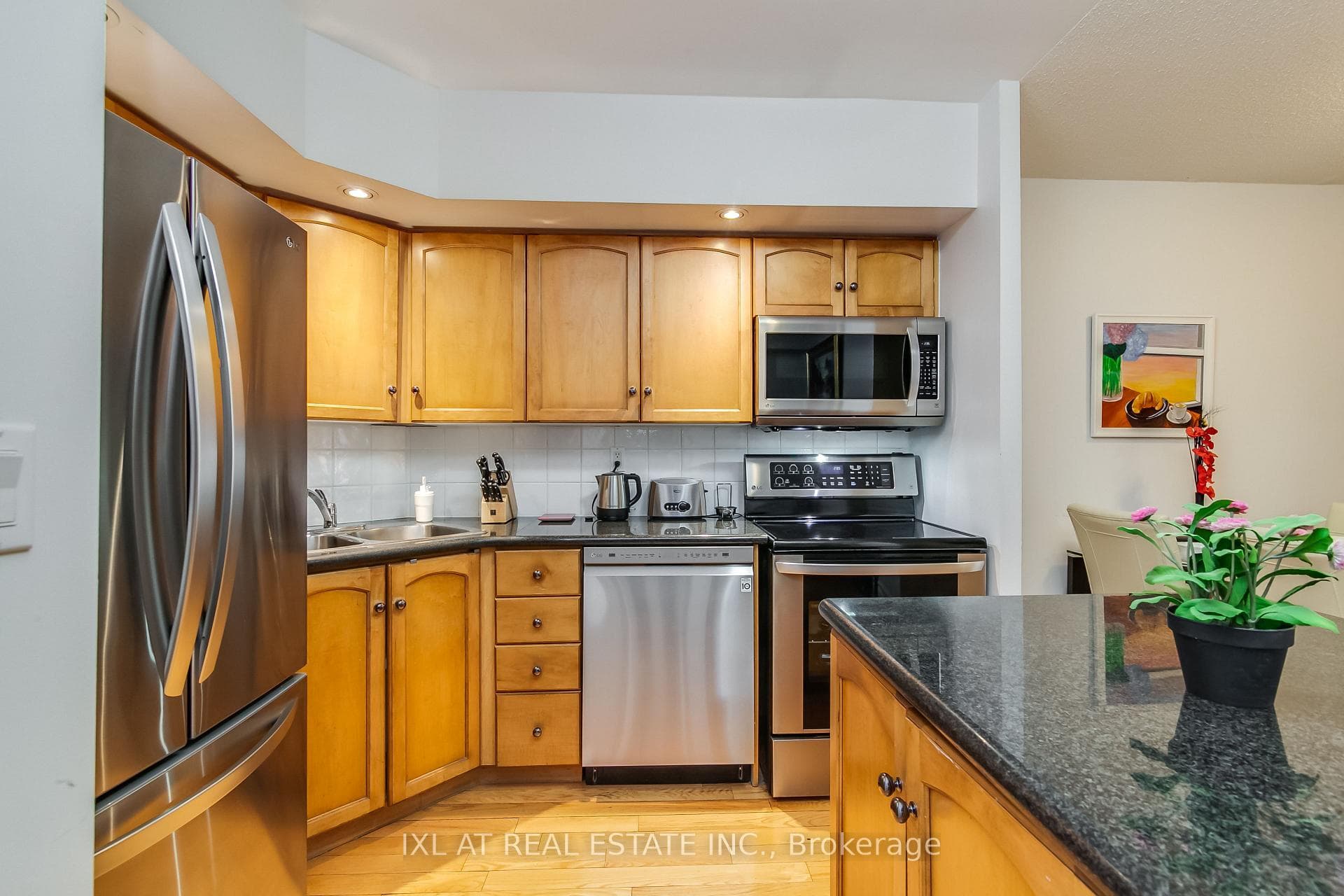 270 Wellington Street Unit 1102 photo 5