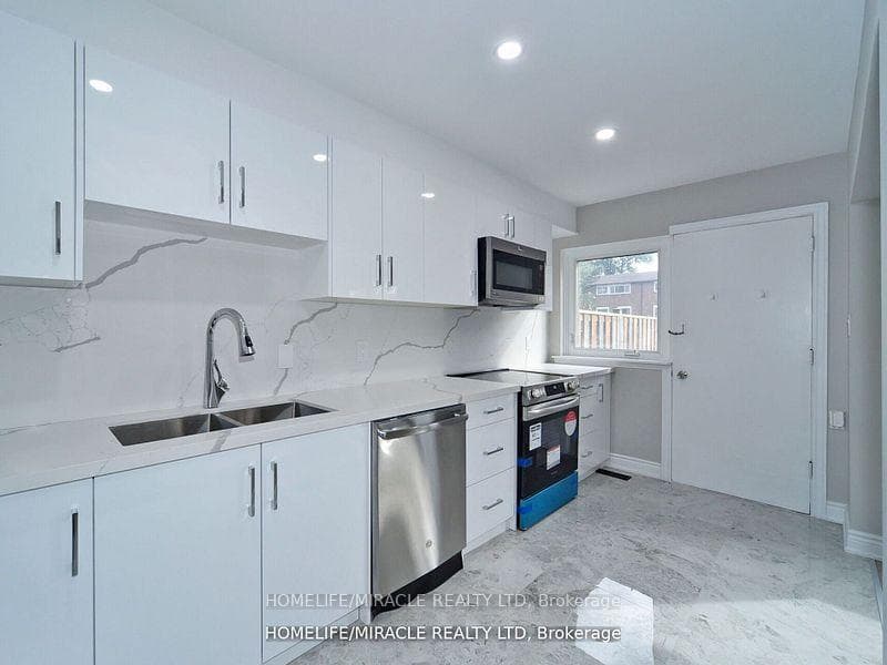 6429 Finch Avenue Unit 82 photo 2