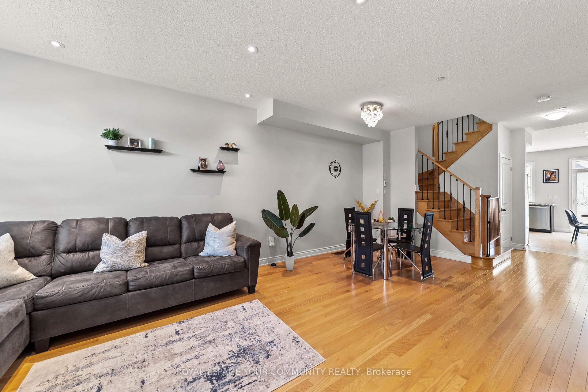 1331 Major Mackenzie Drive Unit 140 photo 4
