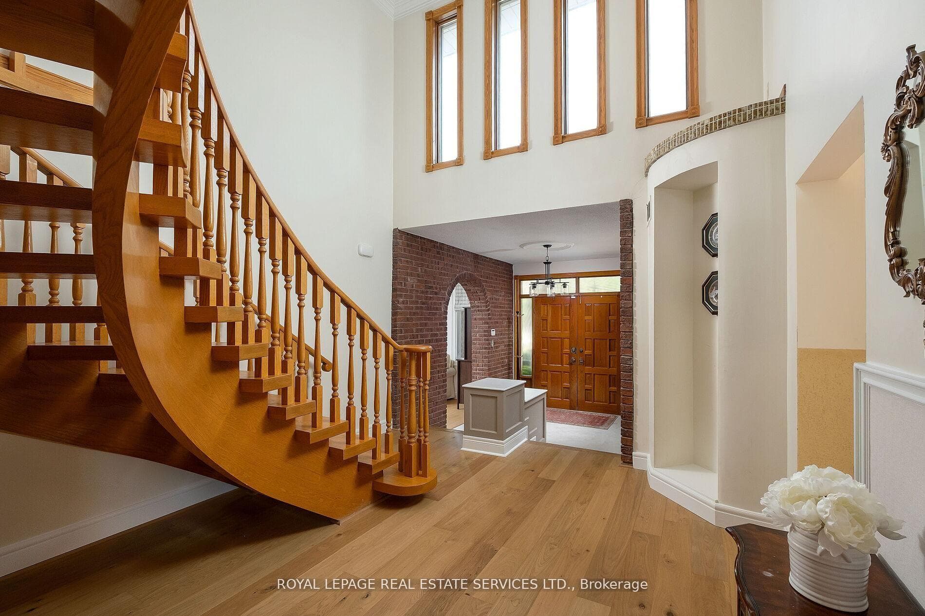 15 Westroyal Road photo 8