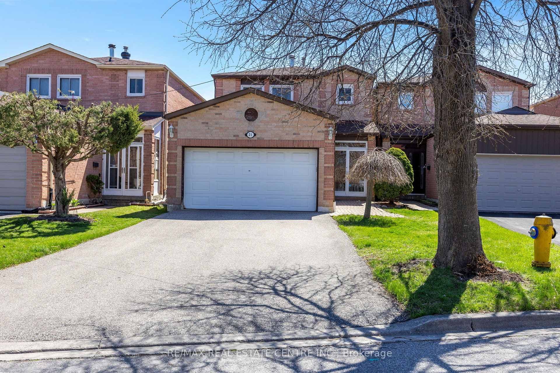 21 Roxanne Crescent photo 1