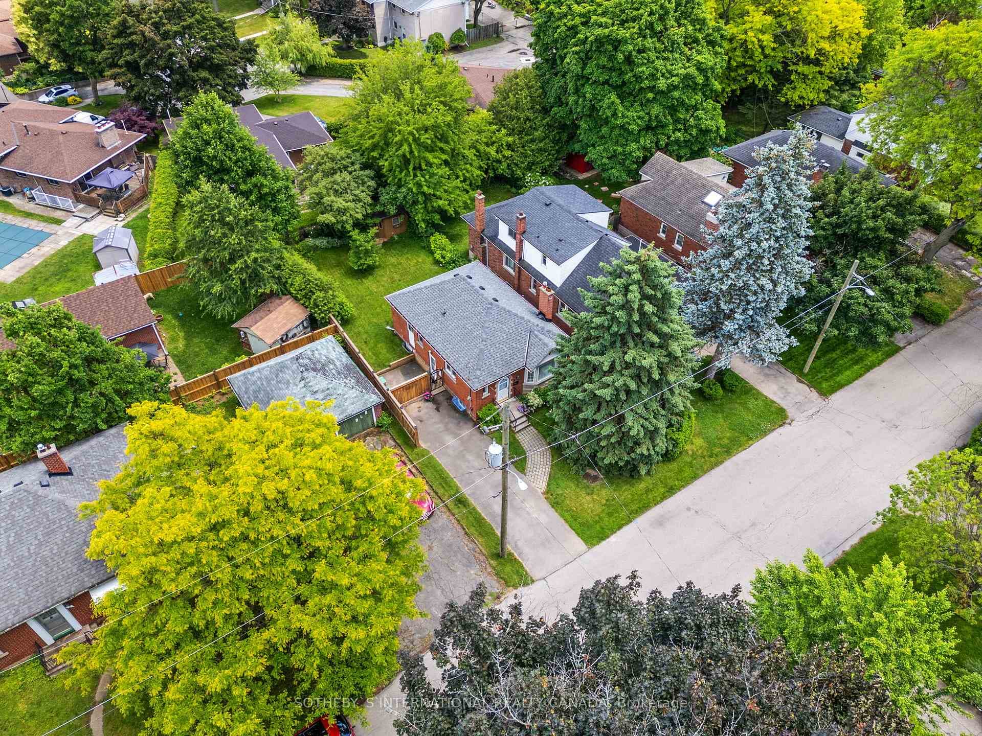 5 Allan Avenue photo 31