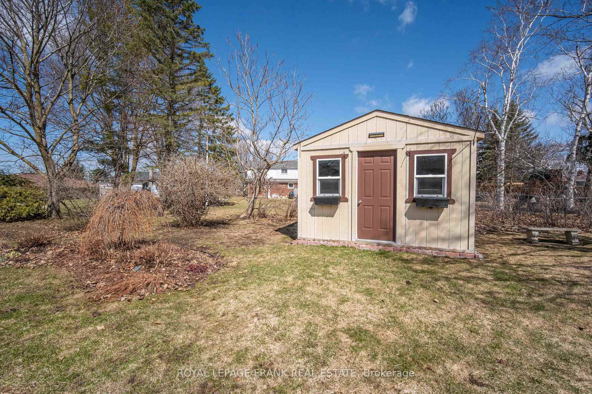 832 Parkhill Road photo 37