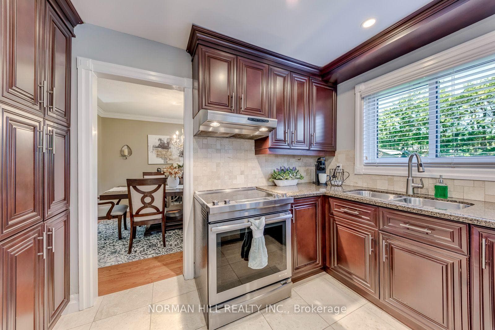 2491 Woburn Crescent photo 21