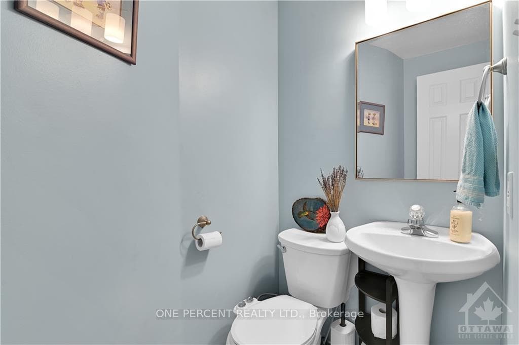 468 LAWLER Crescent photo 7
