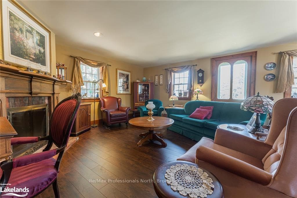 1011 STERLING Lane photo 7