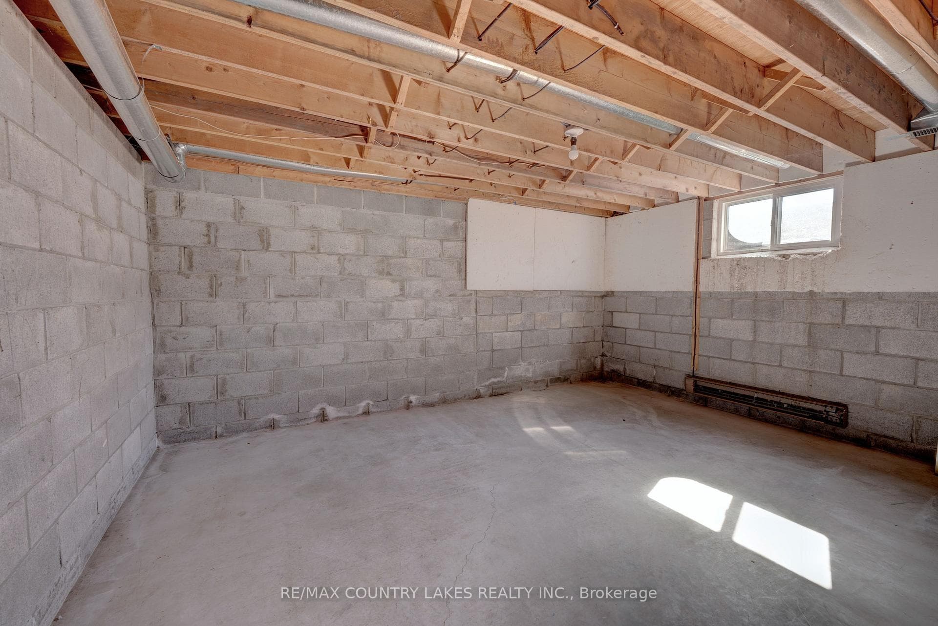 94 Laidlaw Street photo 23