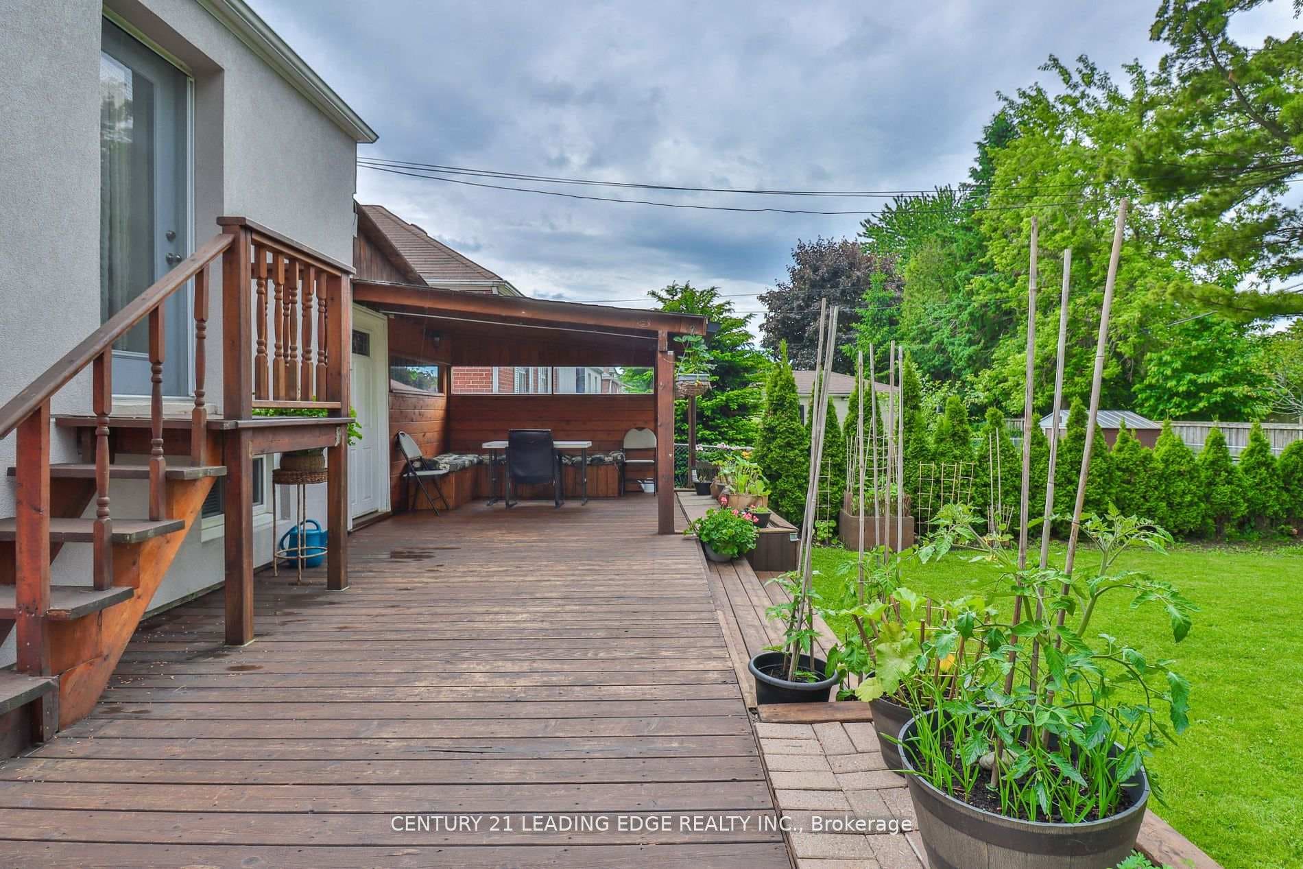 698 Pharmacy Avenue photo 27