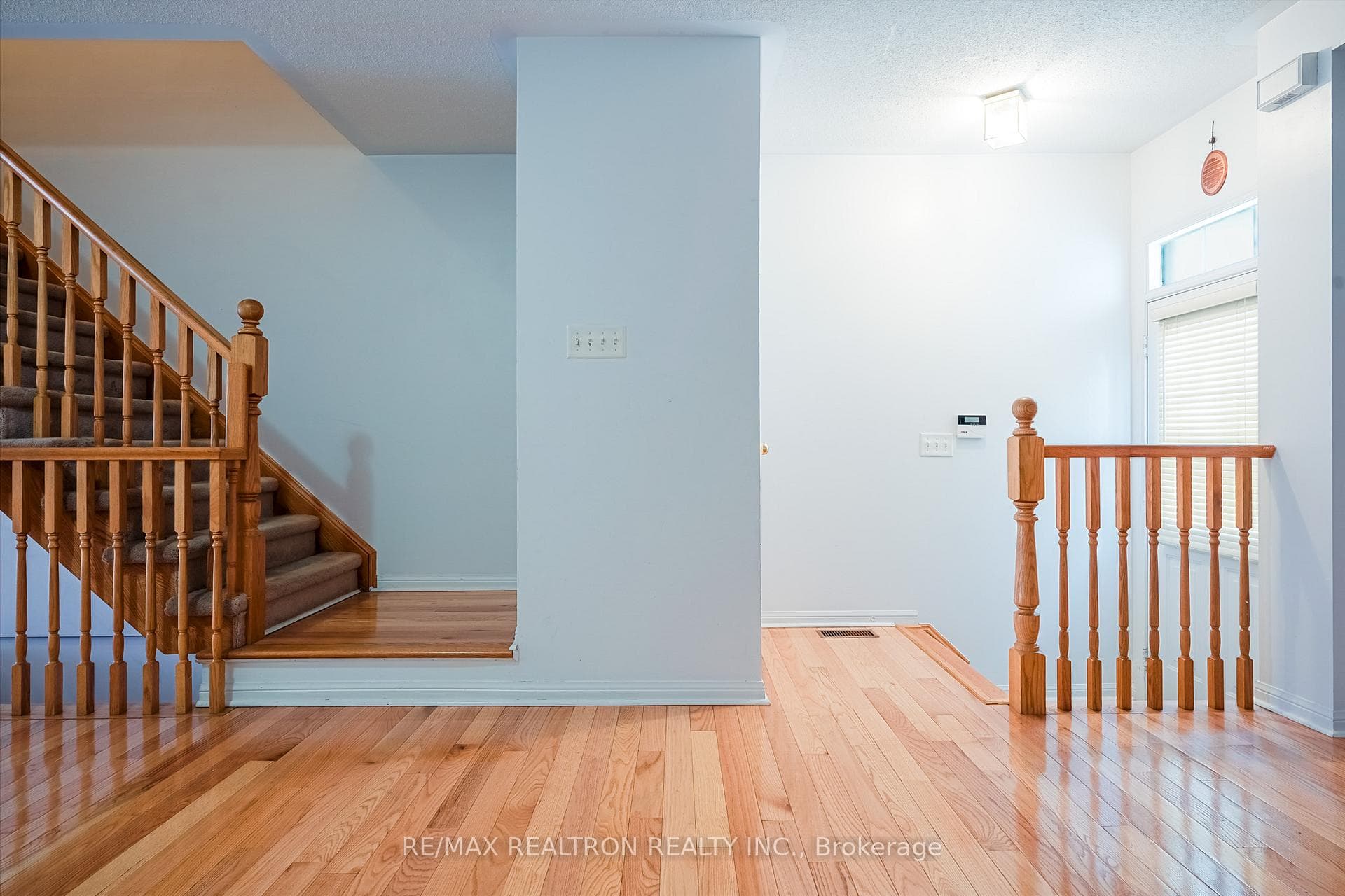 19 Coyote Crescent photo 3