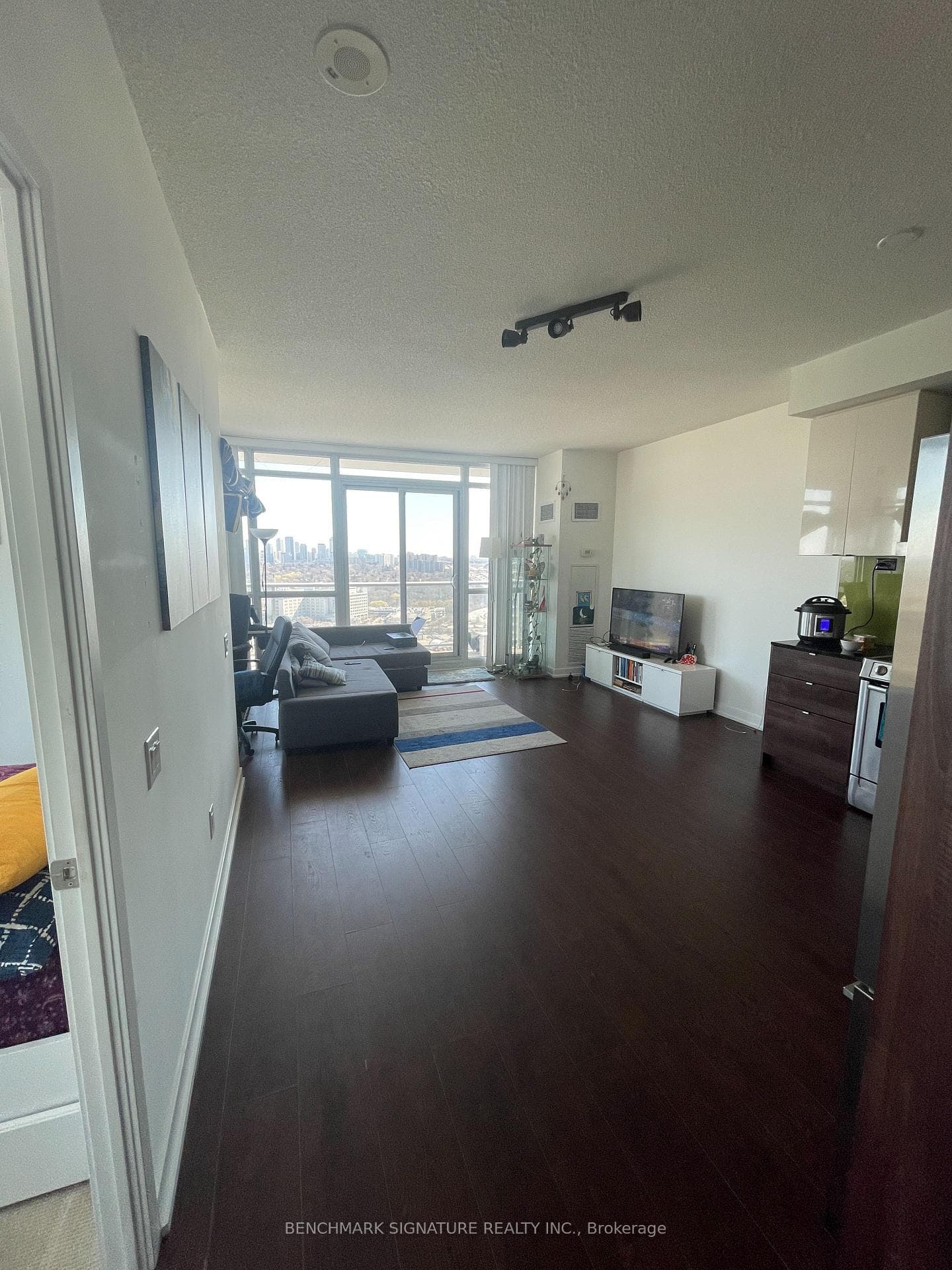 121 Mcmahon Drive Unit 2701 photo 10