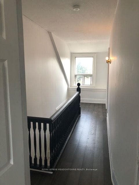 1211 College Street Unit Upper photo 31
