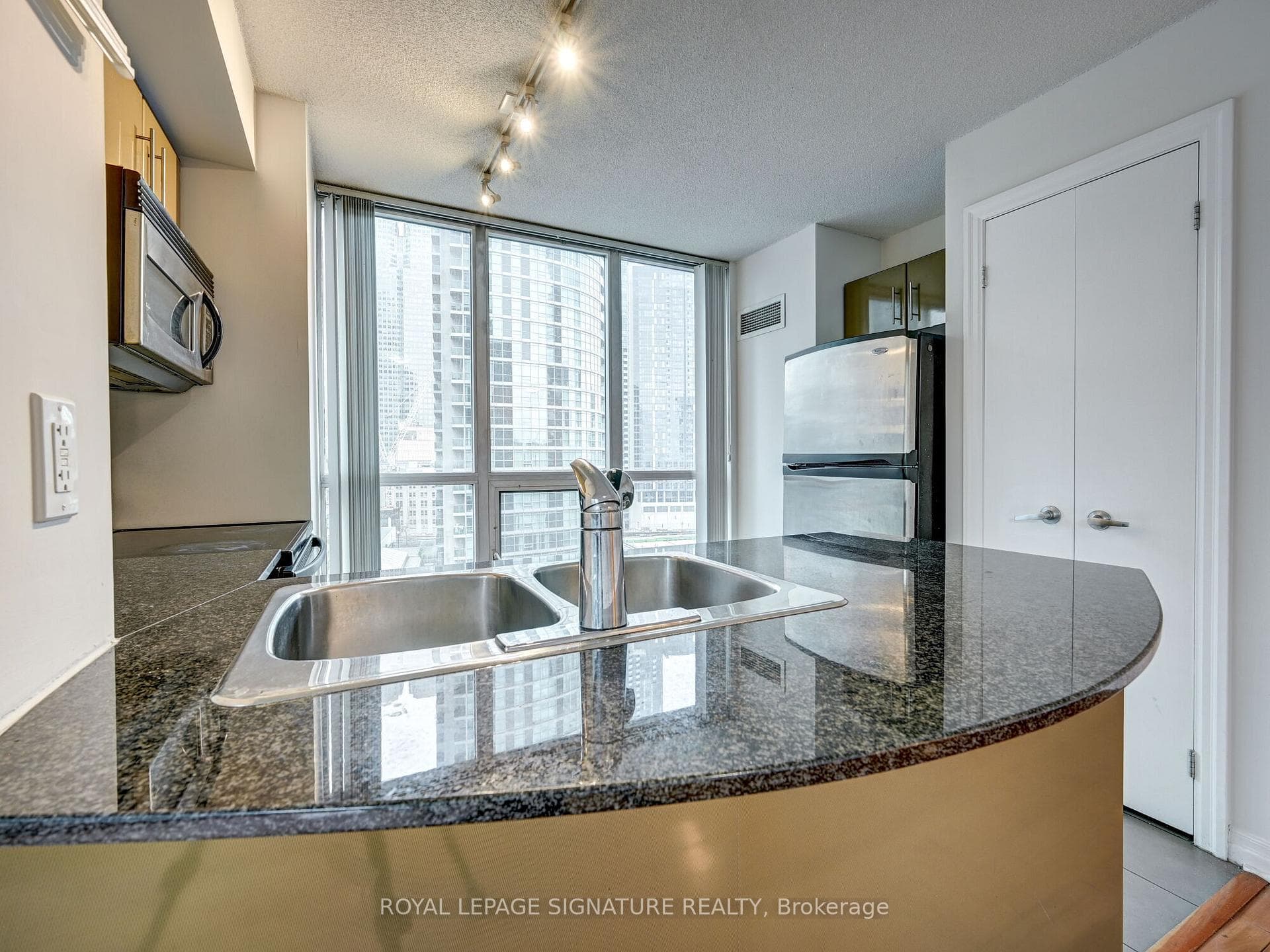 16 Yonge Street Unit 1202 photo 19