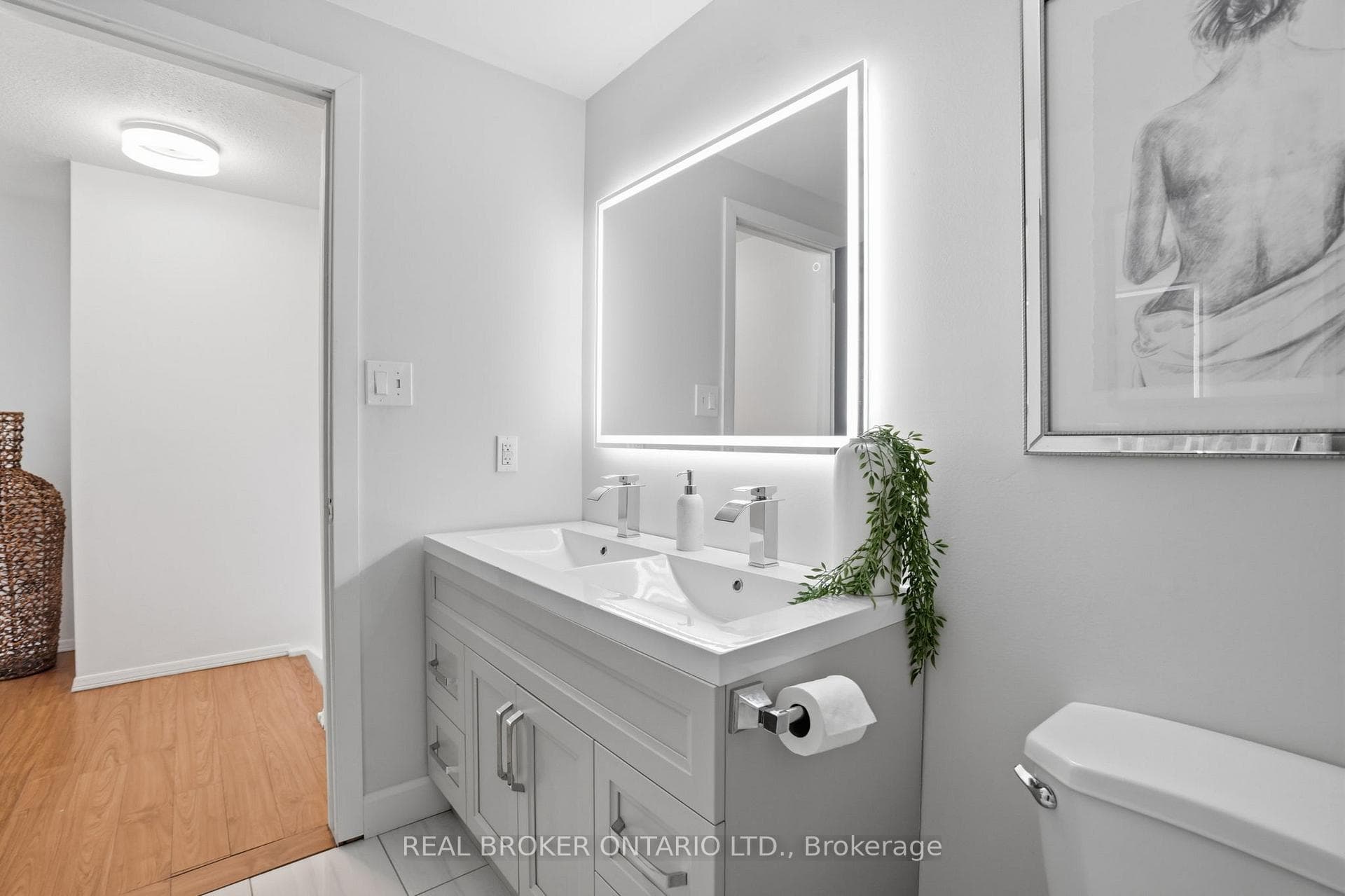 14 Basin Crescent photo 29