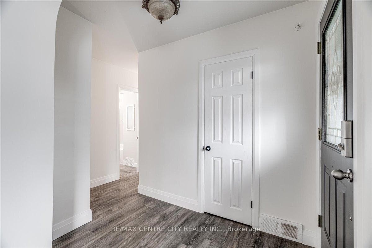 549 Victoria Street photo 12