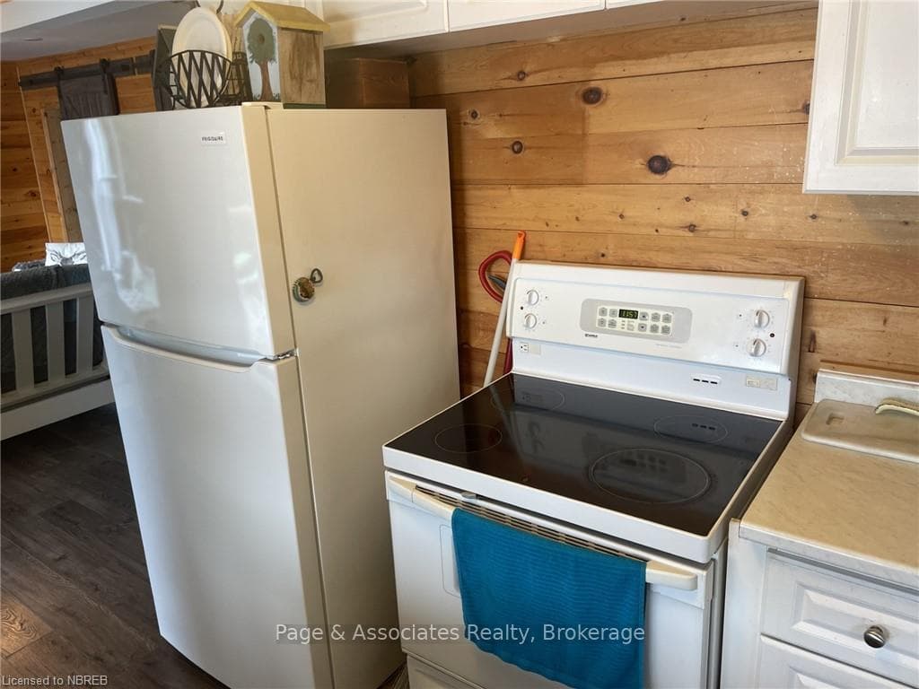 382A DANIS Road photo 15