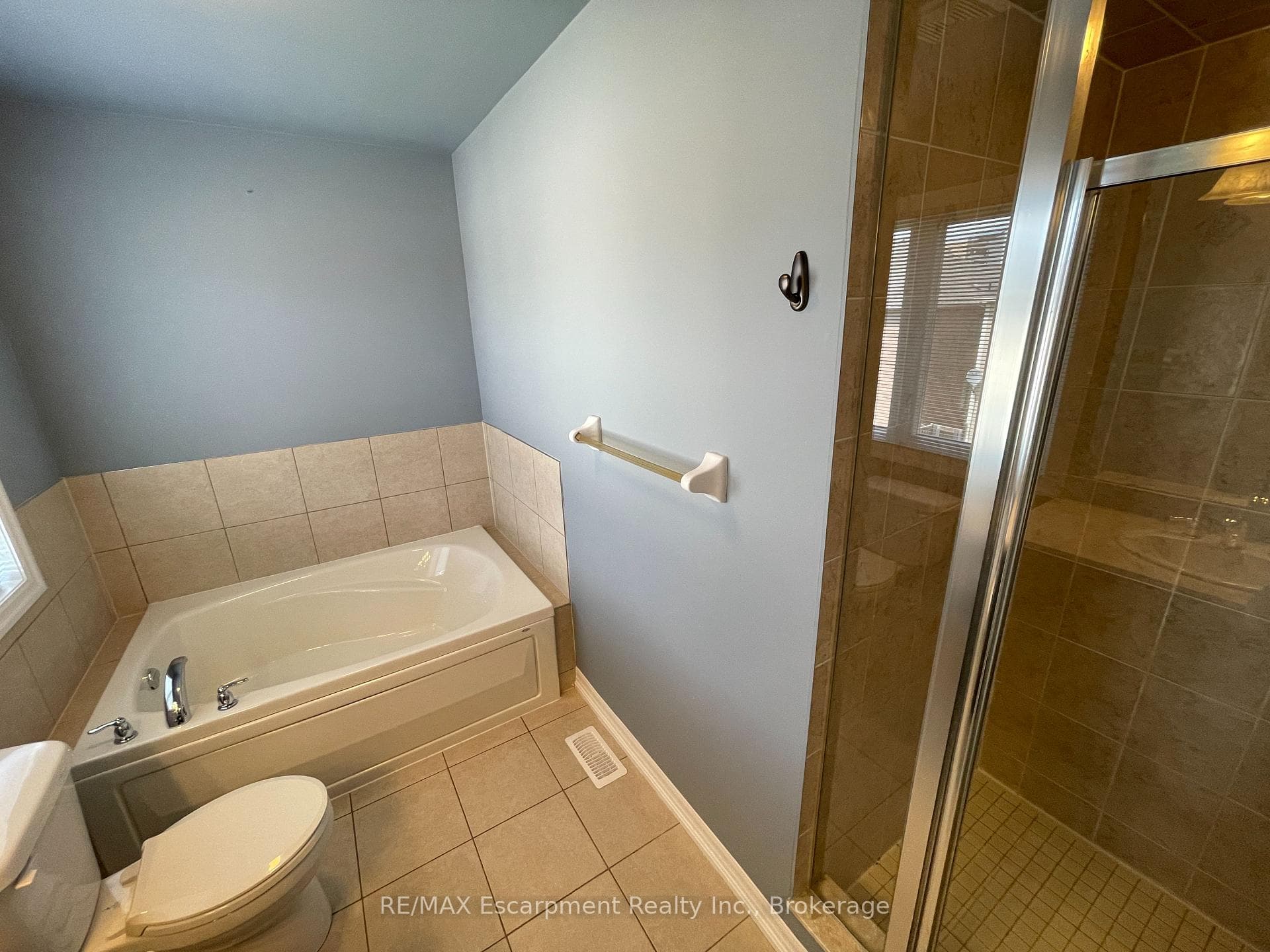 113 DONOVAN Heights photo 18
