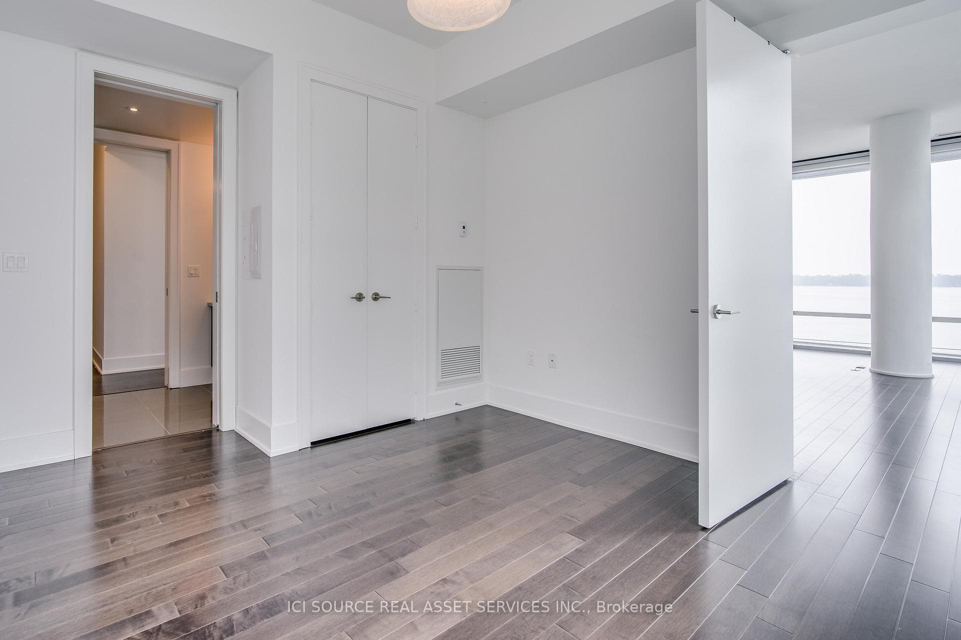 39 Queens Quay Unit 523 photo 4