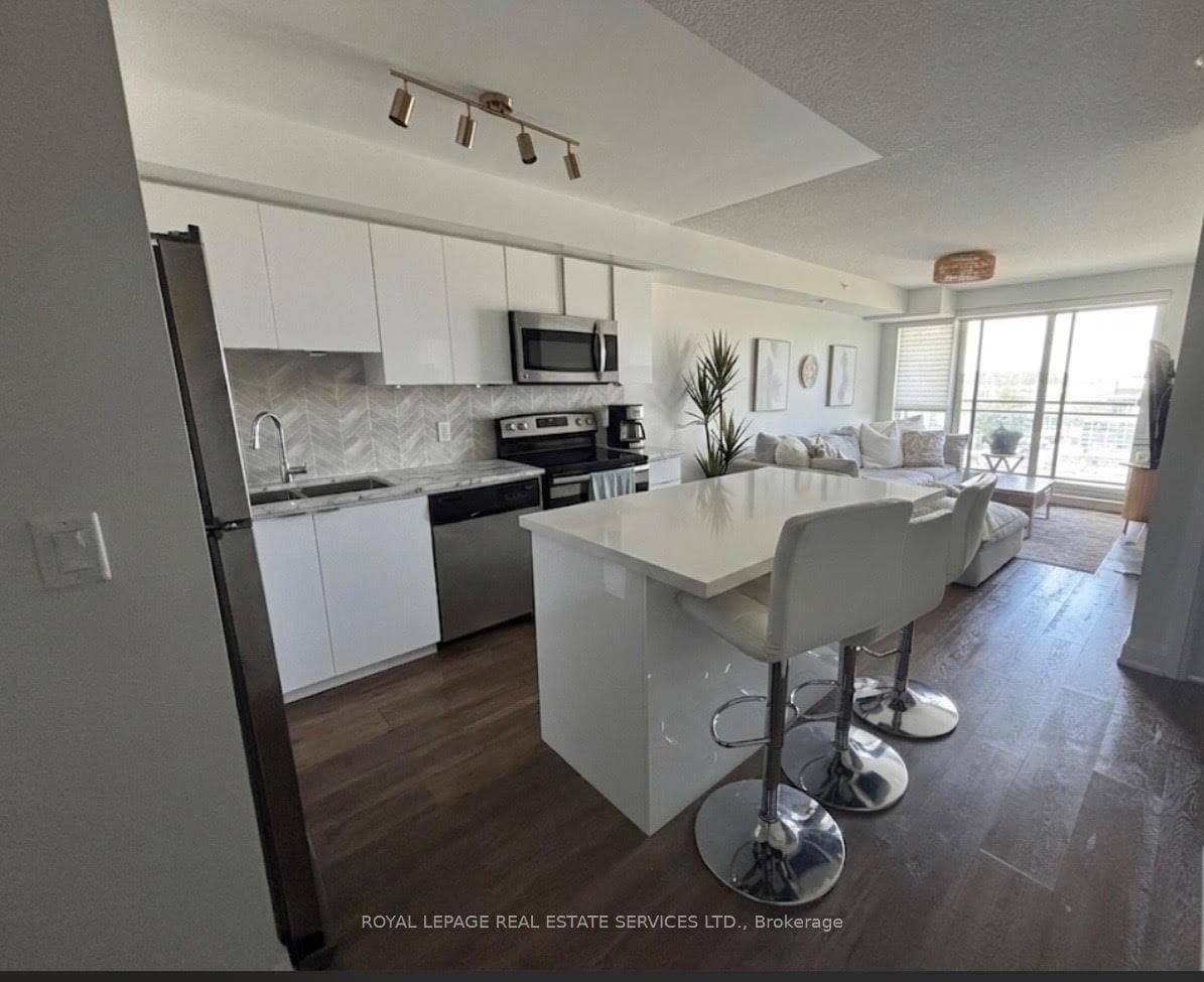 370 Highway 7 Avenue Unit 718 photo 6