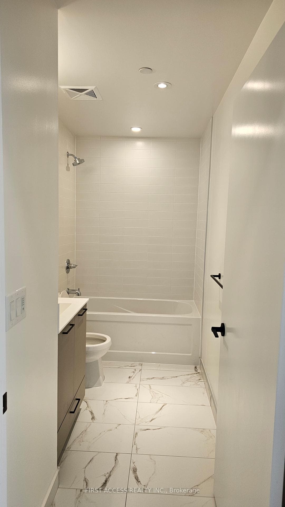 10 Lagerfeld Drive Unit 609 photo 5