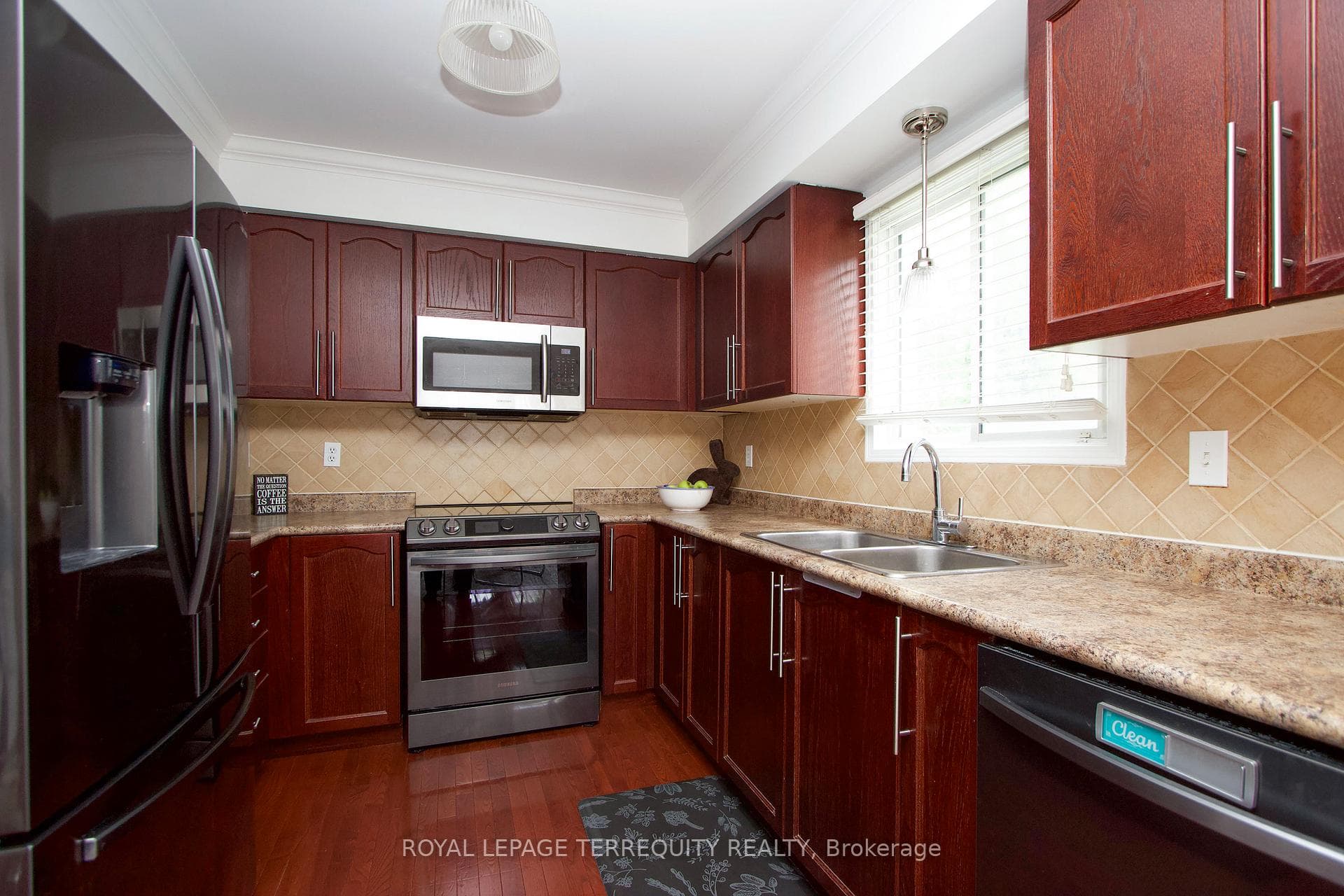 1053 Beaver Valley Crescent photo 19