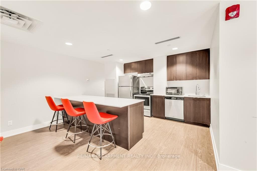 1284 Guelph Line Unit 220 photo 29
