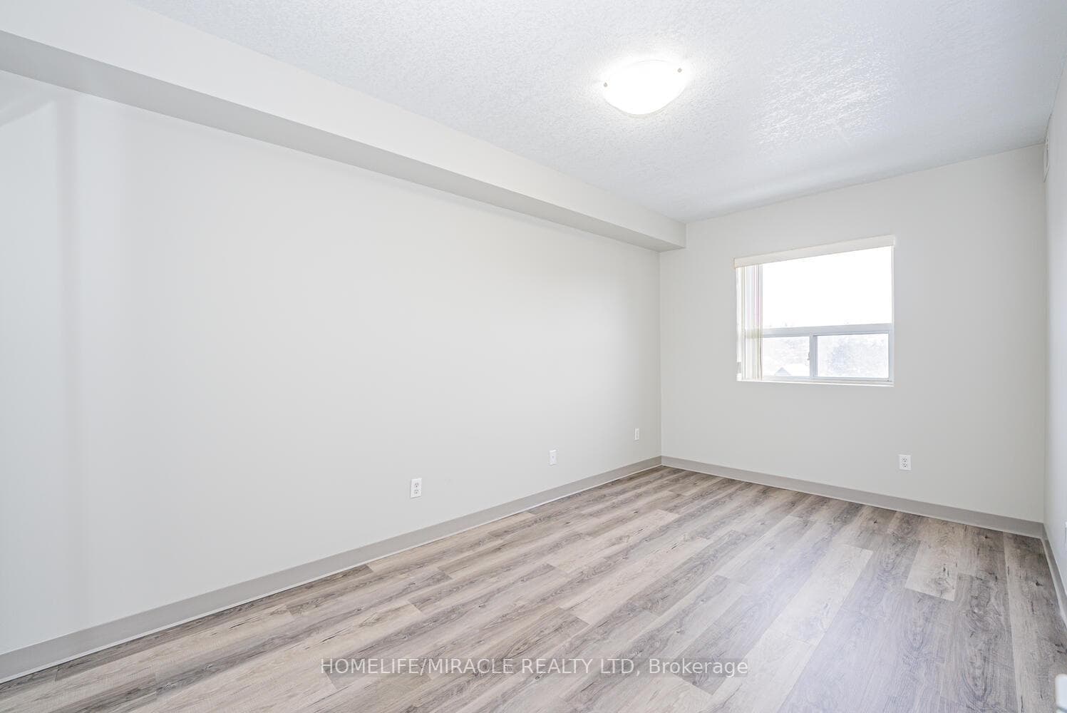 274 Erb Street Unit 610 photo 12