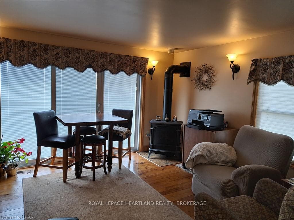 24 HURON Street photo 22