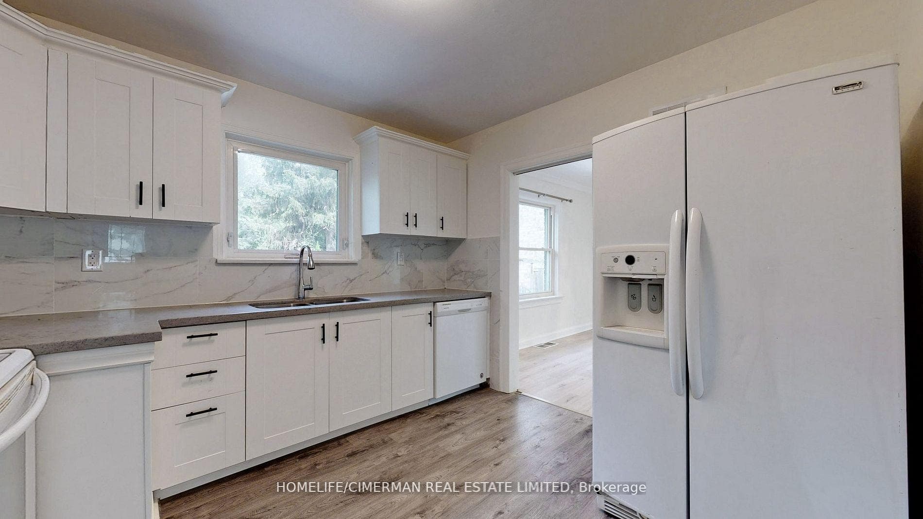 54 Cotswold Crescent photo 11