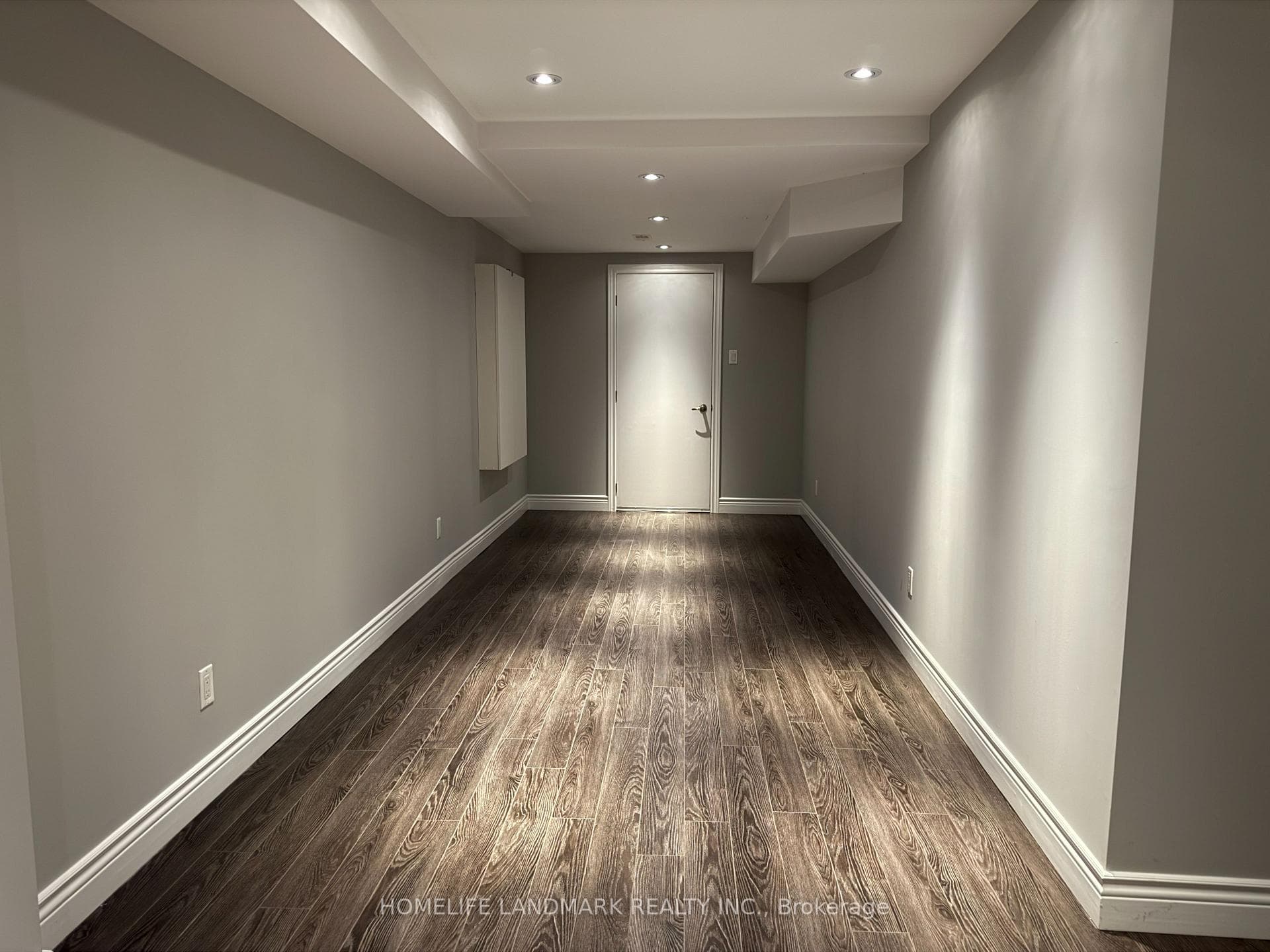 325 Bathurst Glen Drive Unit Lower photo 9