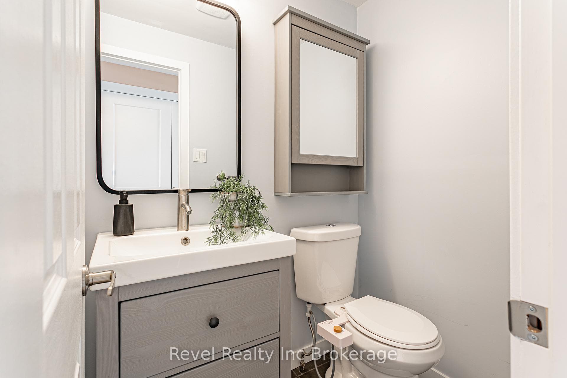 229 Burlington Street photo 23