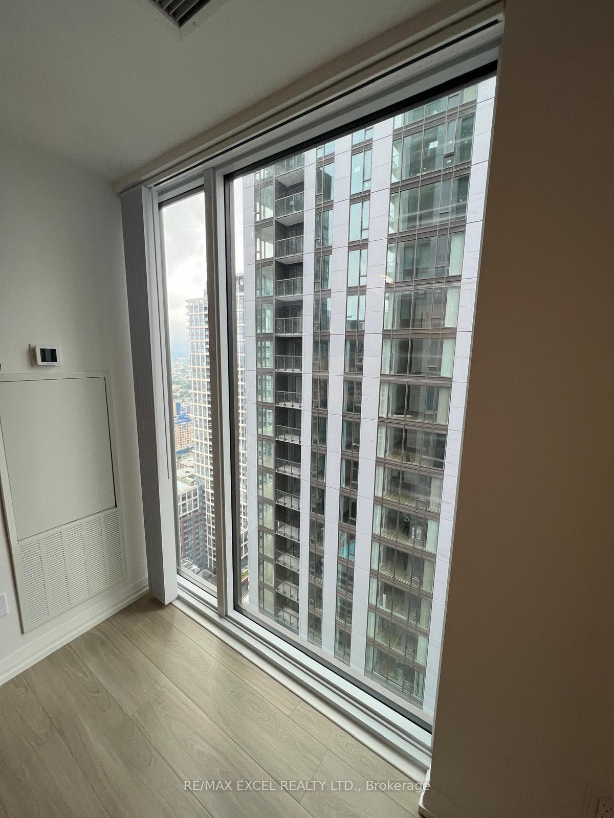 8 Widmer Street Unit 4305 photo 11