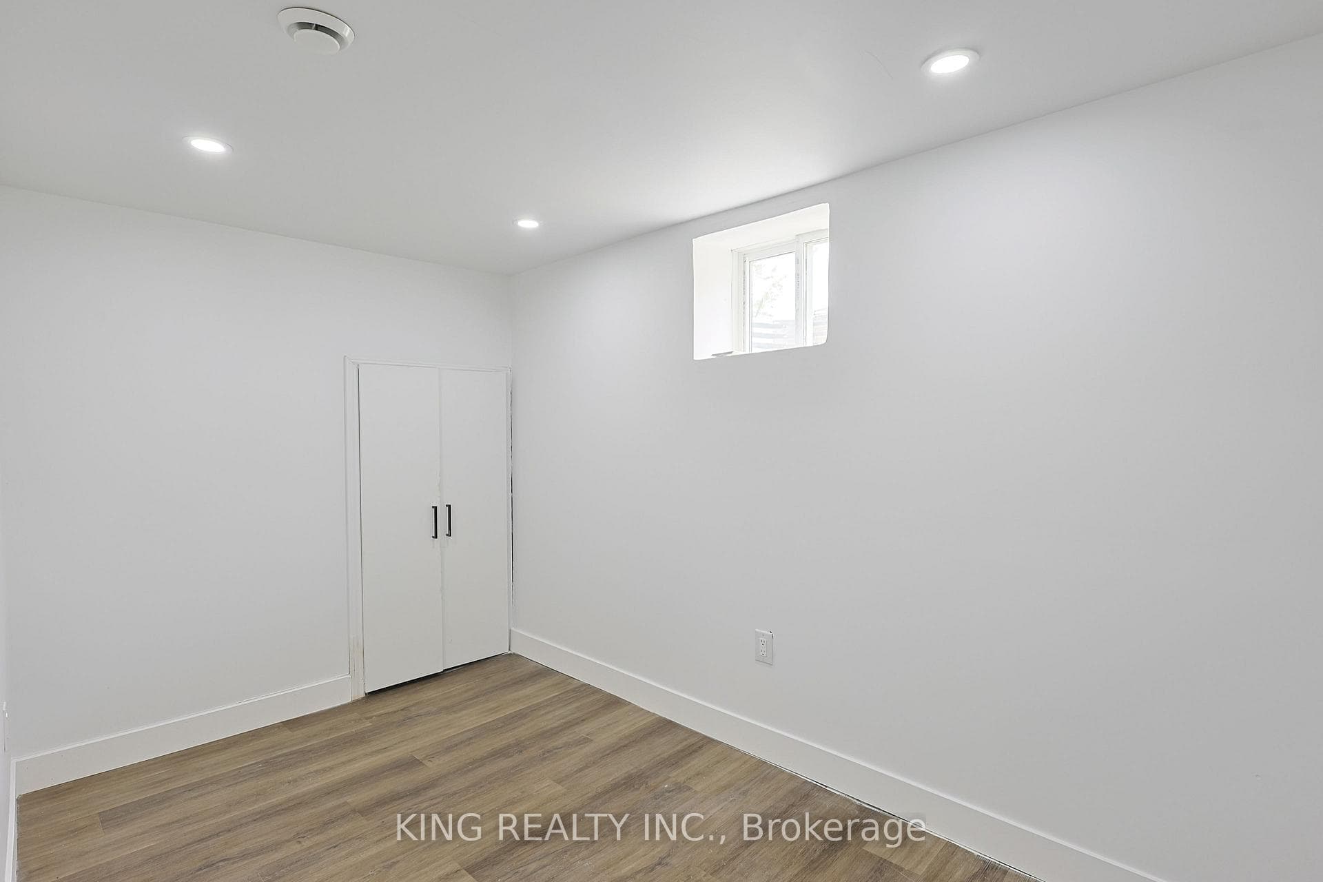 54 Tweedsmuir Avenue photo 40