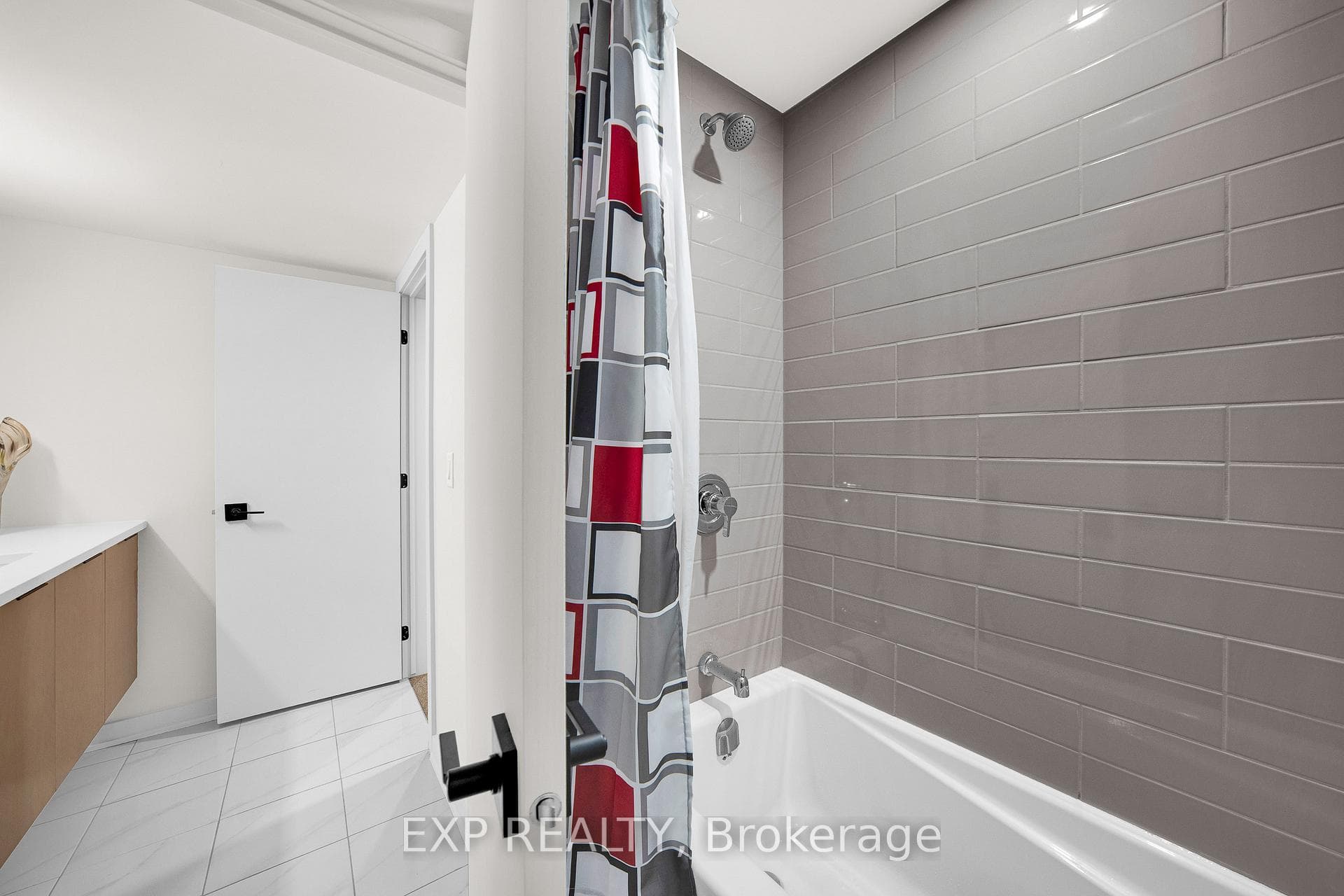 708 Wooler Place photo 33
