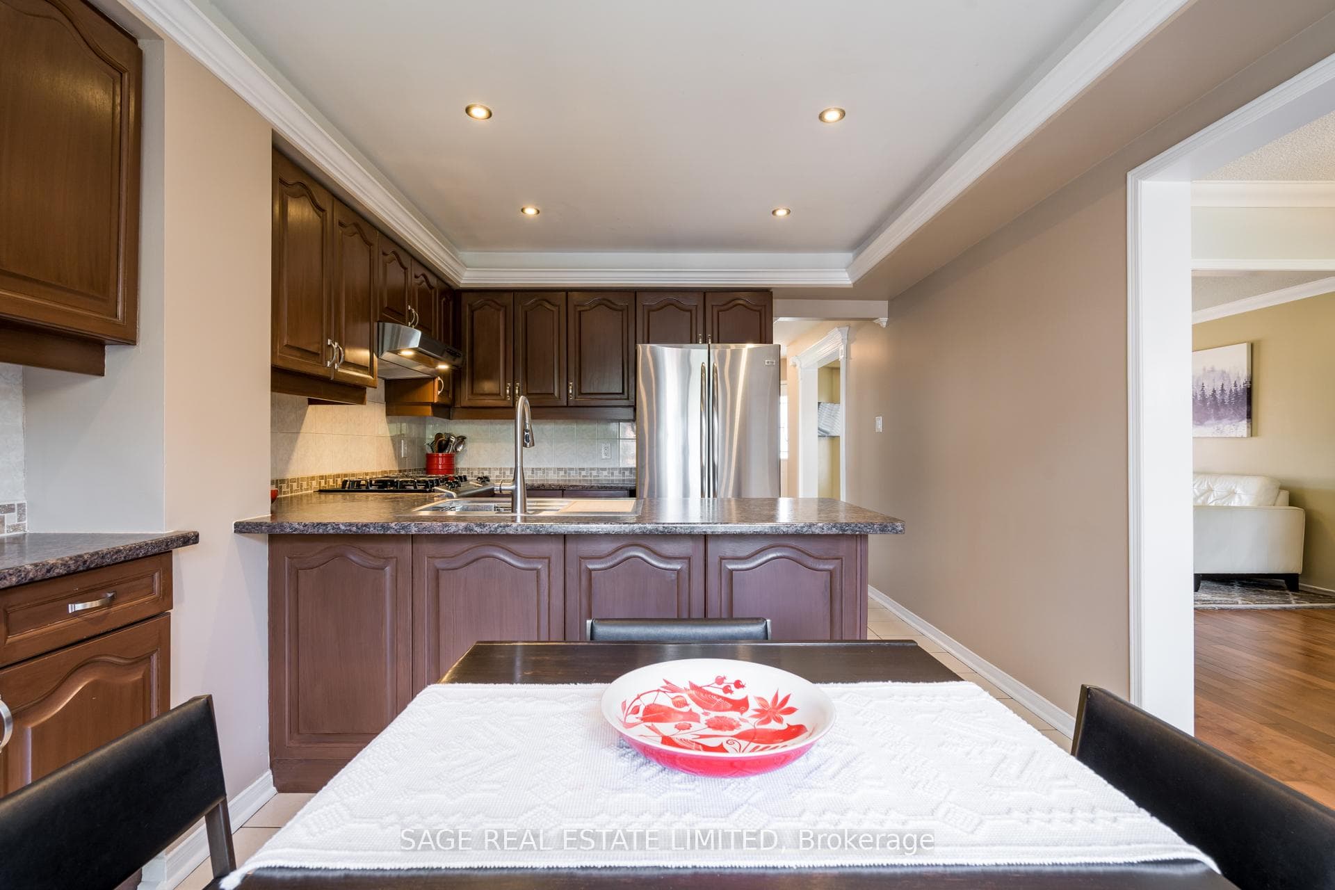 Eat-in Kitchen