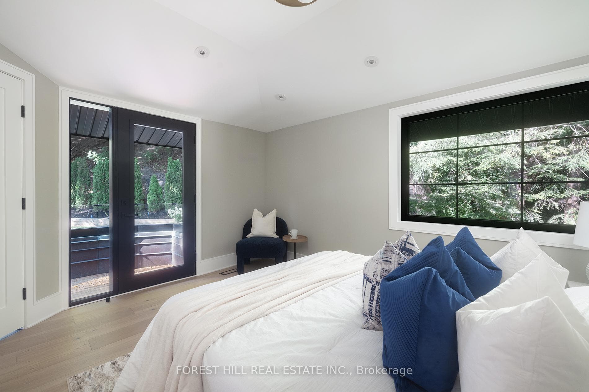 52 Roxborough Drive photo 27