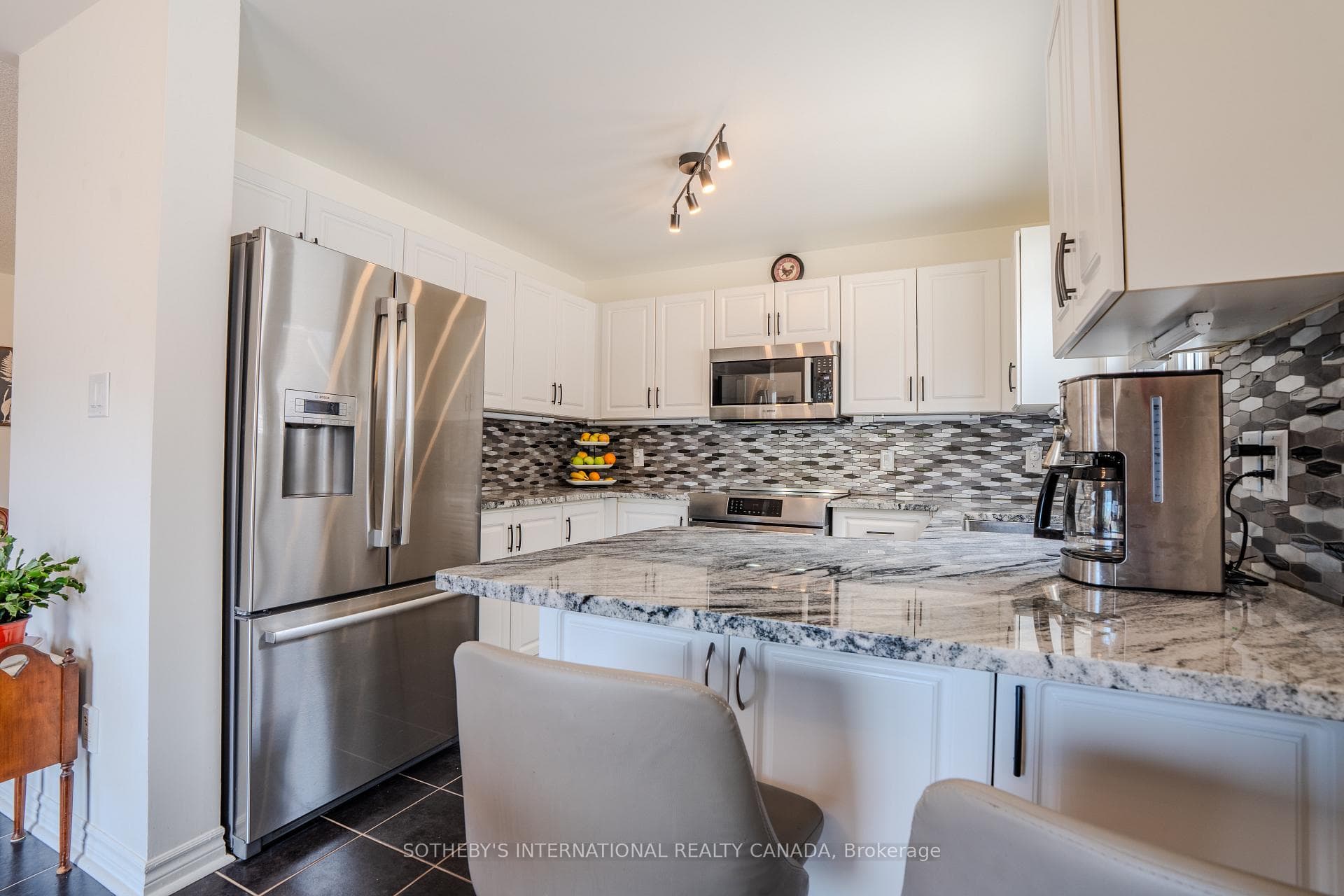 19 Grand Poplar Lane photo 12