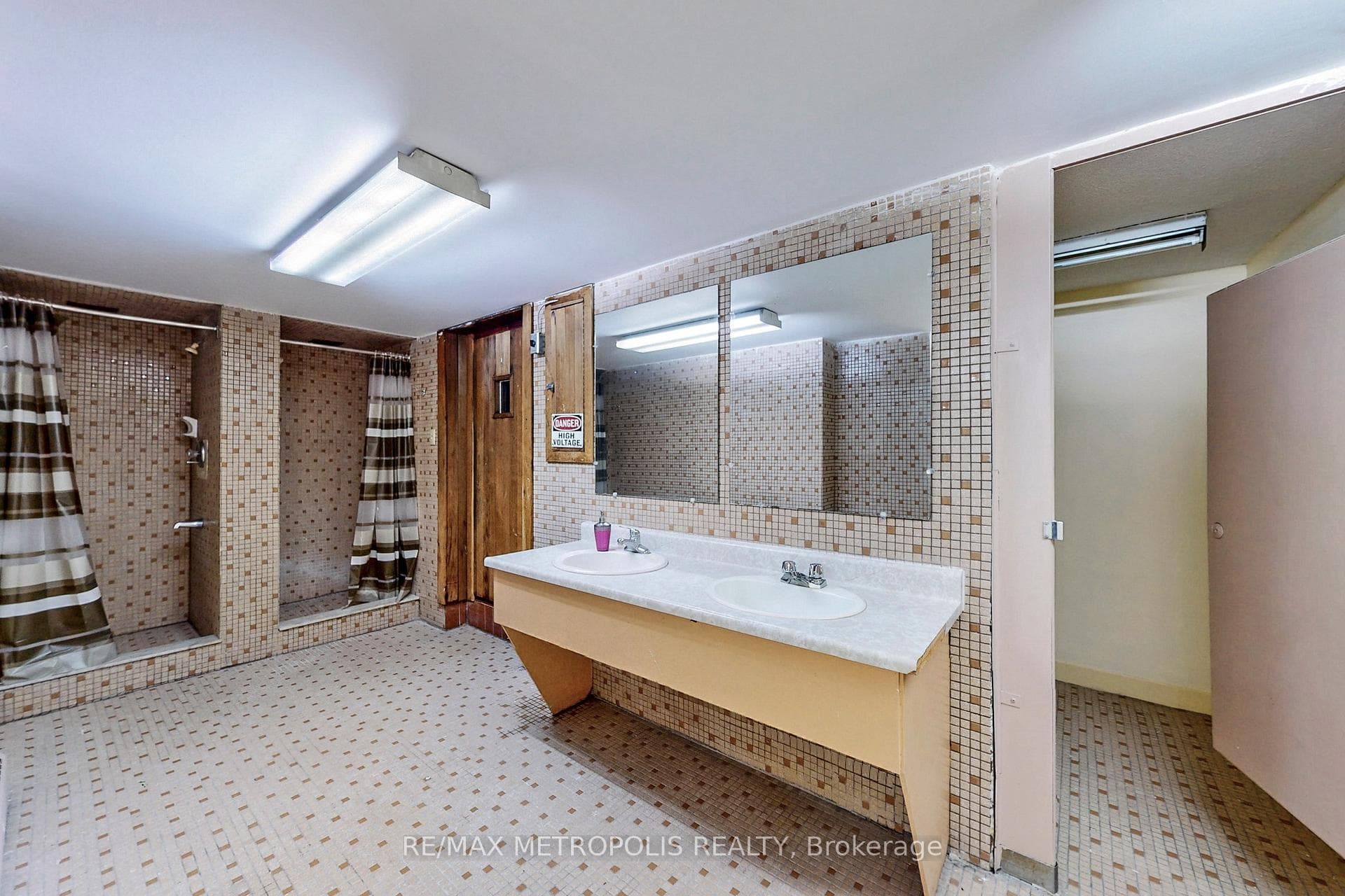 3380 Eglinton Avenue Unit 902 photo 37
