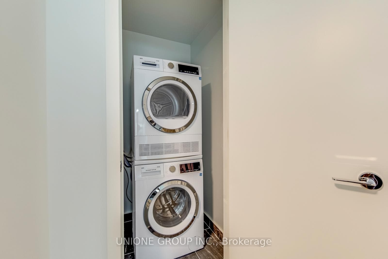 771 Yonge Street Unit 907 photo 20