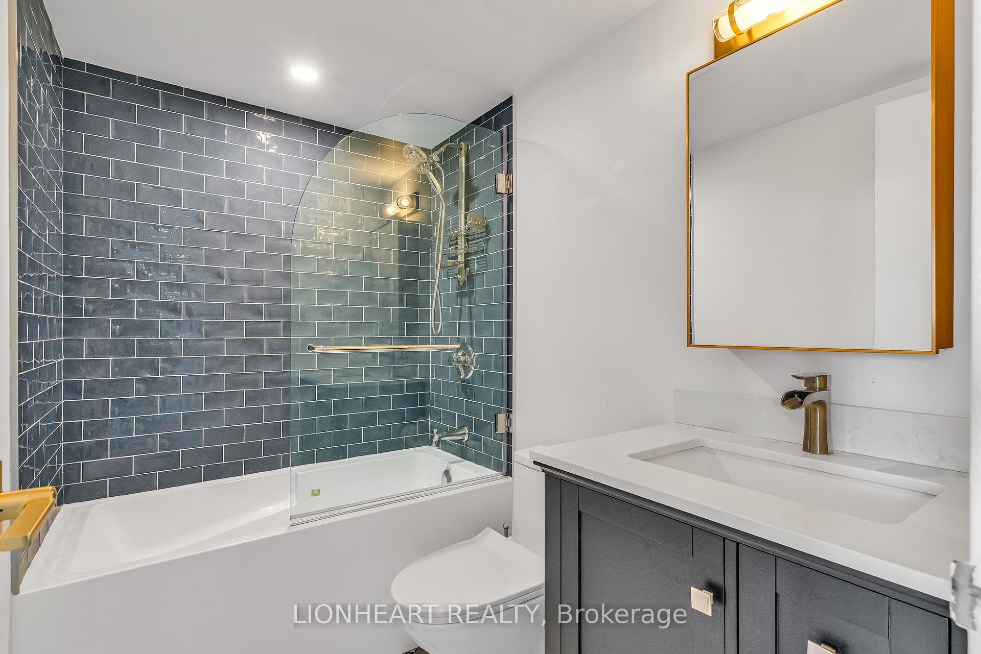 40 Homewood Avenue Unit 2608 photo 5