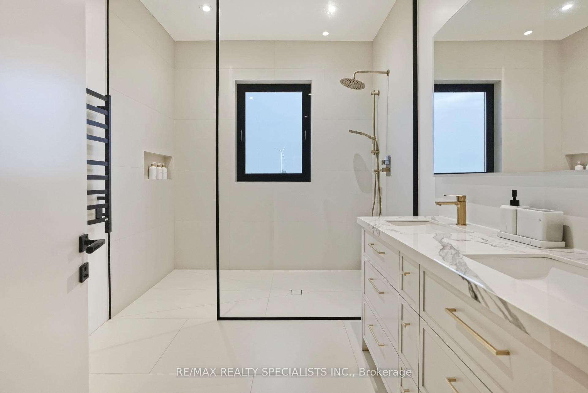 295449 8th Line photo 28