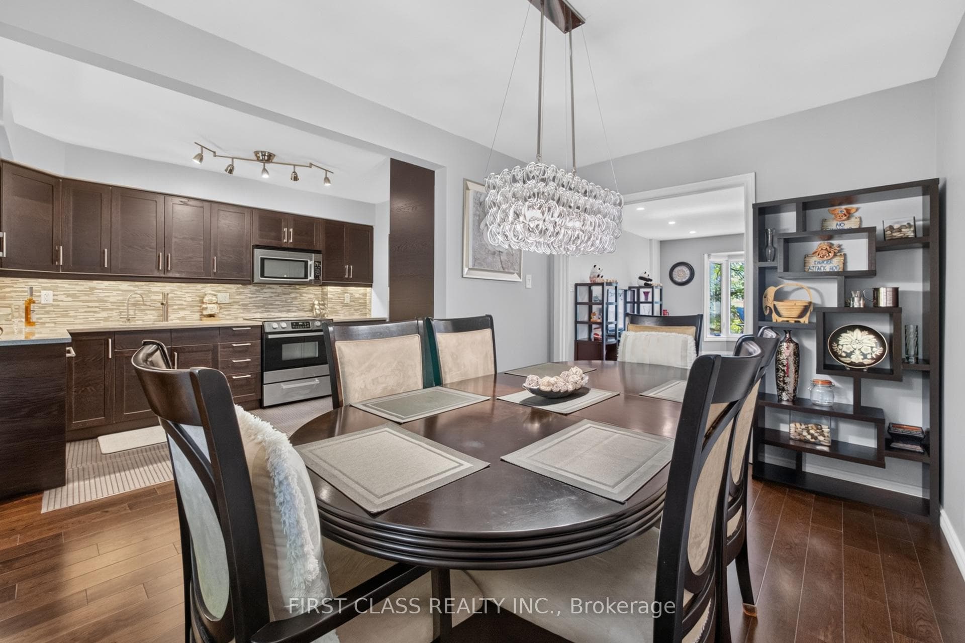 202 Royal Orchard Boulevard photo 16