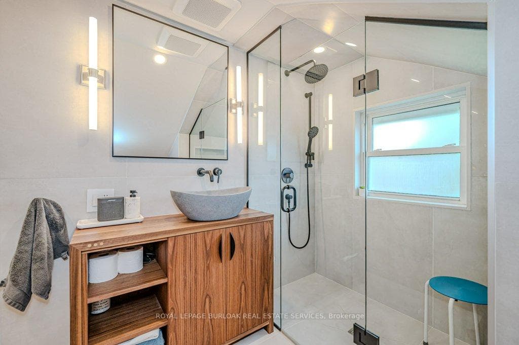 90 Peter Street photo 32