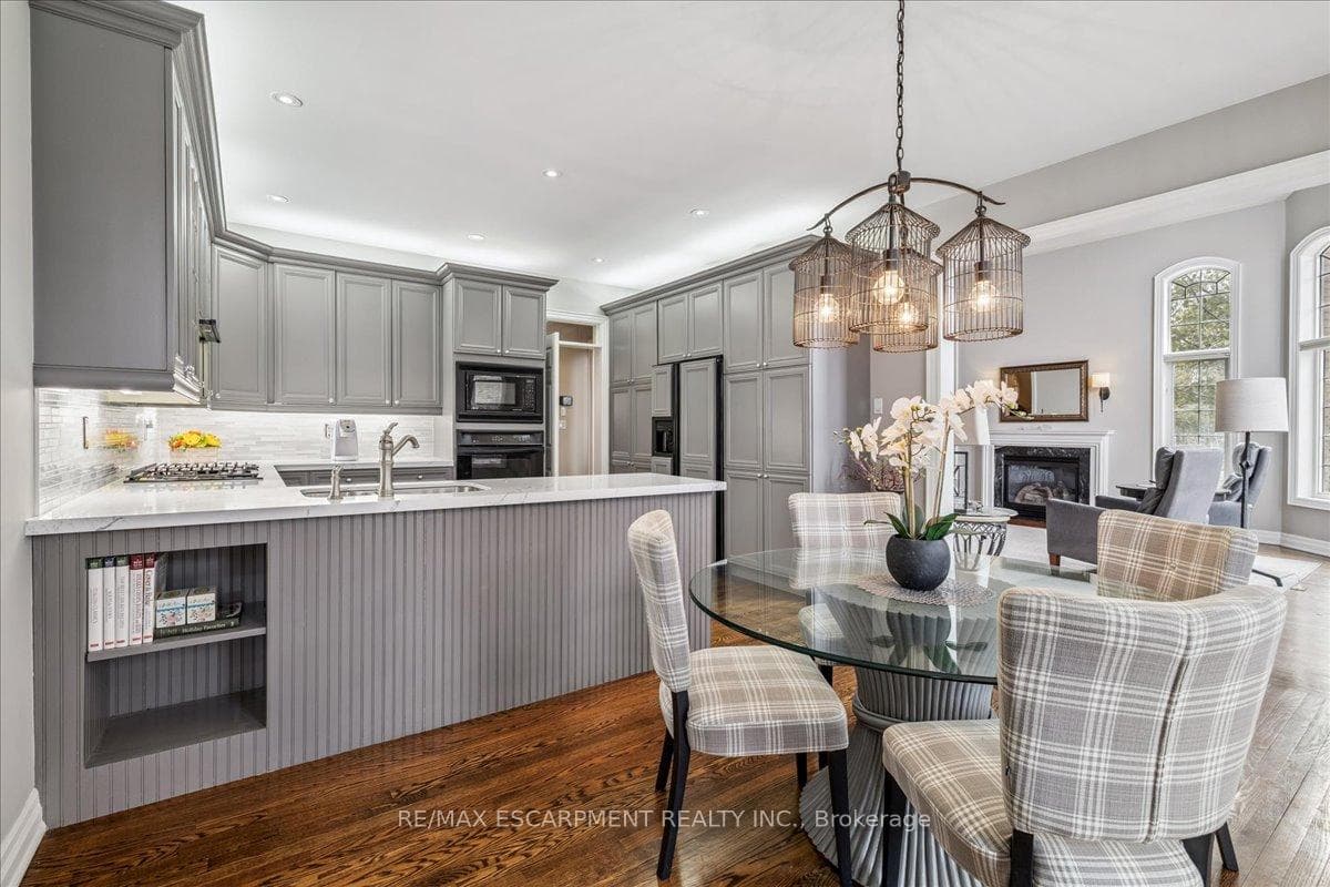 2359 Woodfield Road photo 12