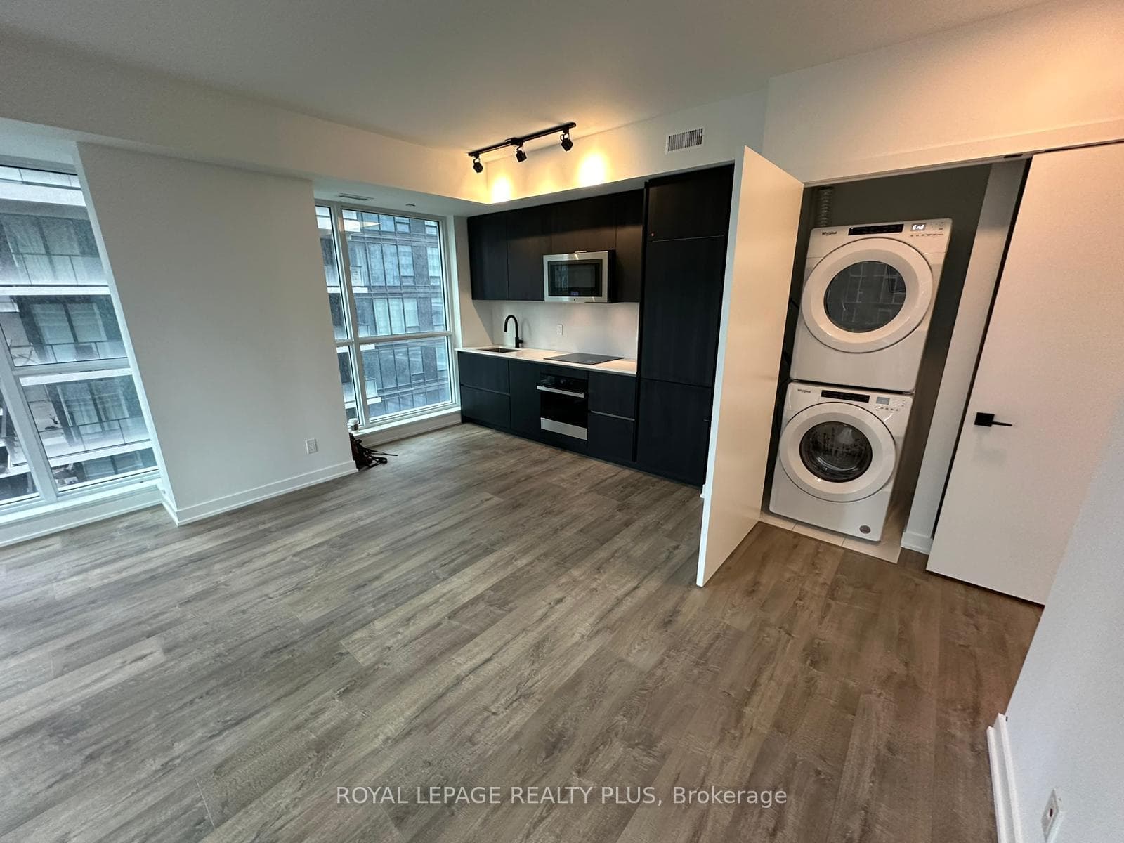 327 King Street Unit 1503 photo 9