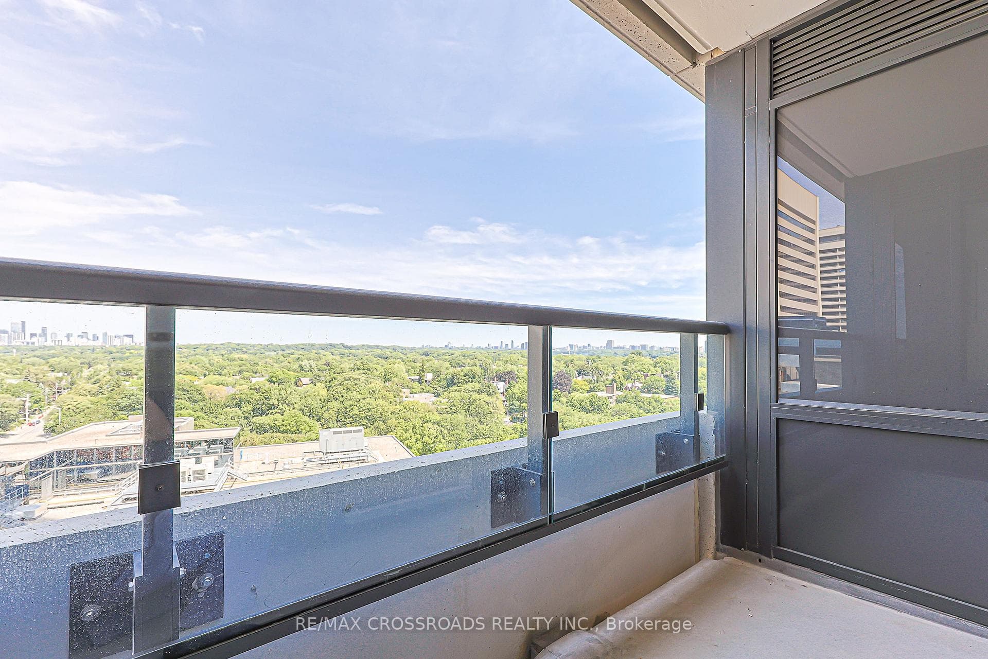 609 Sherbourne Street Unit 1204 photo 18