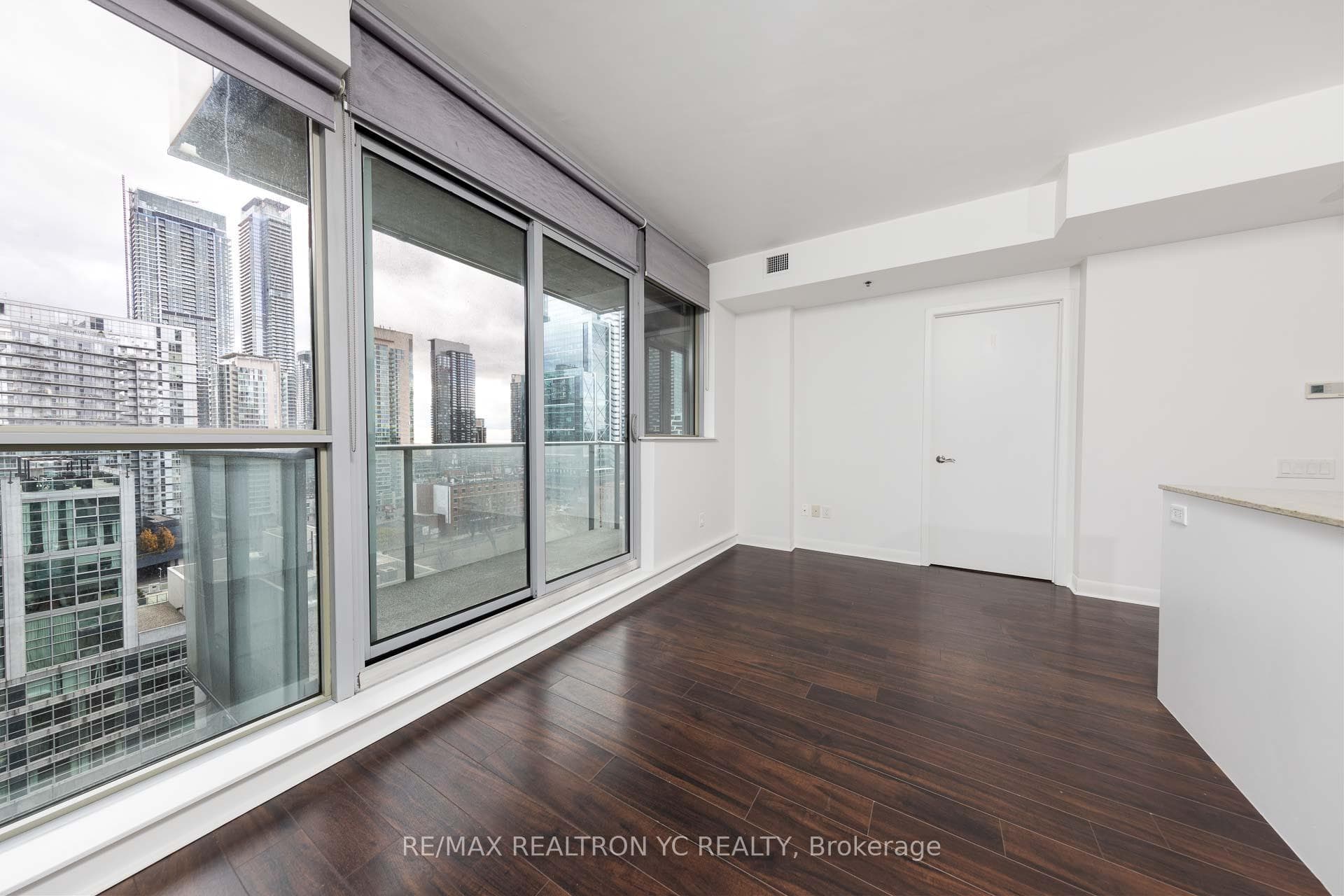375 King Street Unit 1403 photo 10