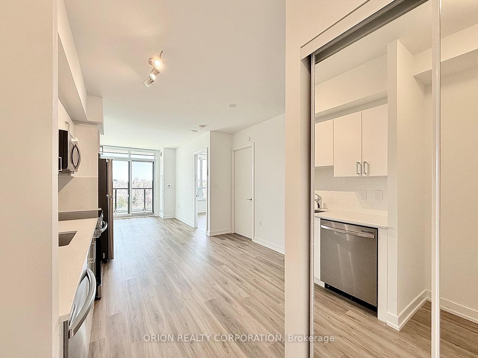 556 Marlee Avenue Unit 614 photo 2