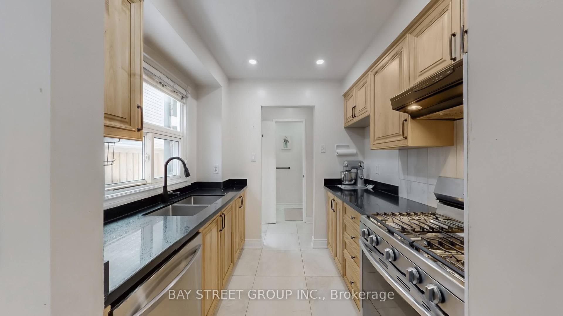 20 Camberley Crescent photo 8