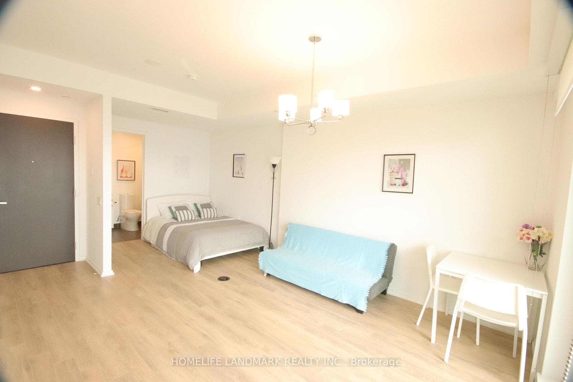 197 Yonge Street Unit 5508 photo 6