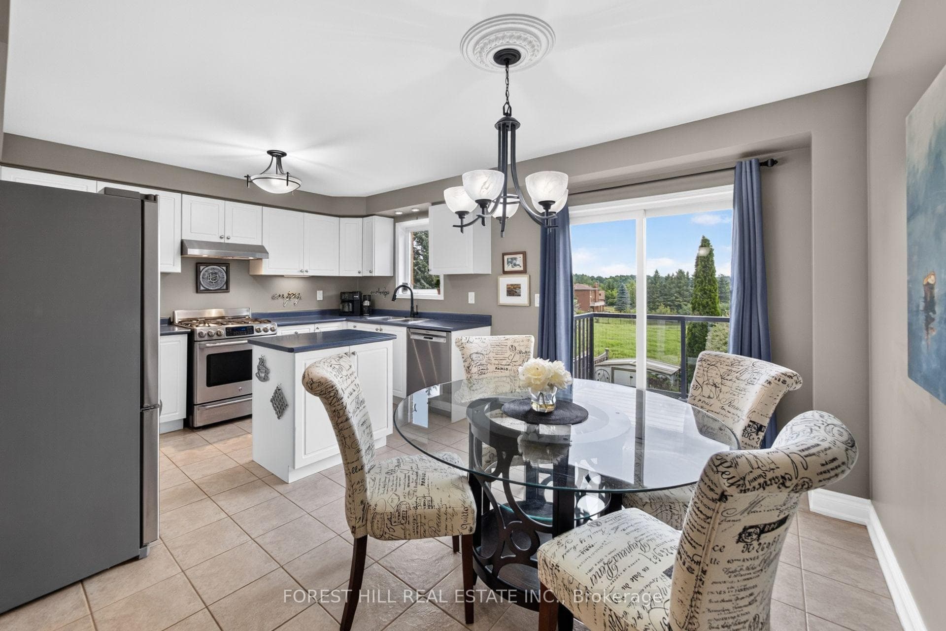 92 Senator Way photo 11
